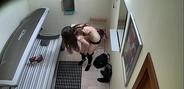  18 yo Playing With her Pussy in Solarium